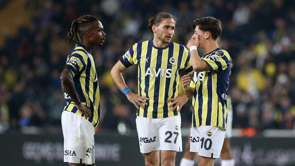 Fenerbahçede 9 isimle yollar ayrılıyor