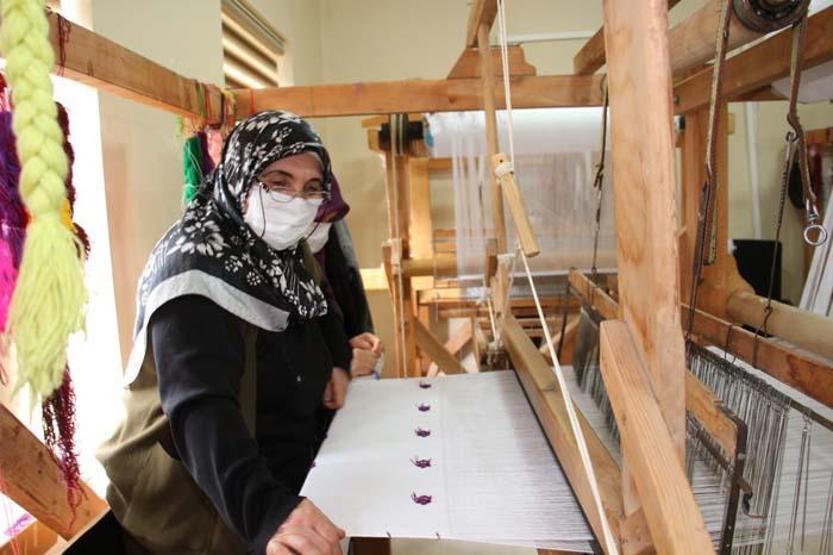 Kadınların dilinden dökülen motifler Anadolu’da bir dokuma kültürü: Karnavas Bezi