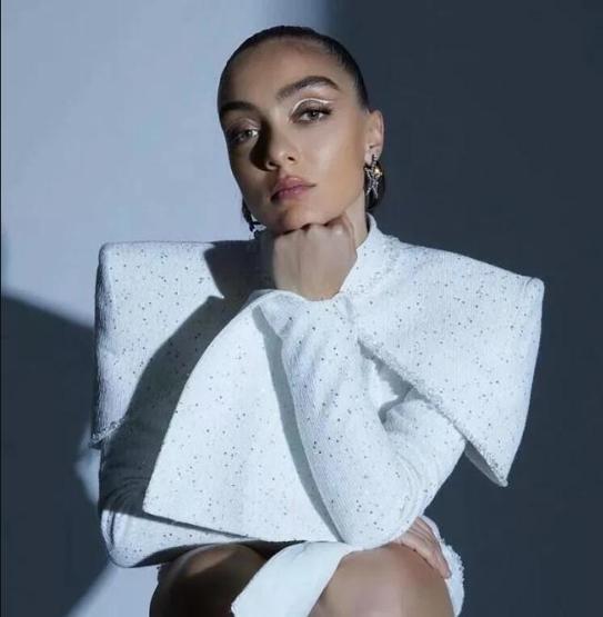 Merve Dizdar uçağa alınmadı, isyan etti