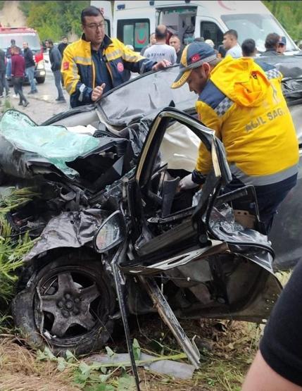 Tırın biçtiği otomobildeki ölü sayısı 4’e yükseldi
