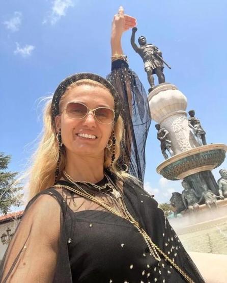 Tuğba Özay gözyaşlarına hakim olamadı