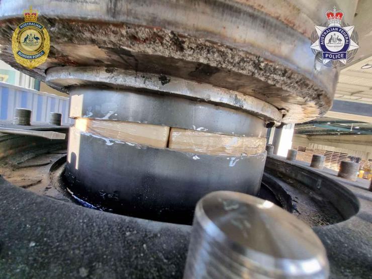 Avustralyada makinenin içine gizlenmiş 300 kilodan fazla uyuşturucu madde ele geçirildi