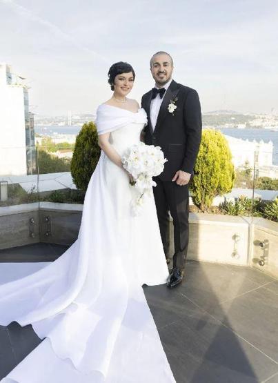 Ezgi Mola hamile olduğunu açıkladı