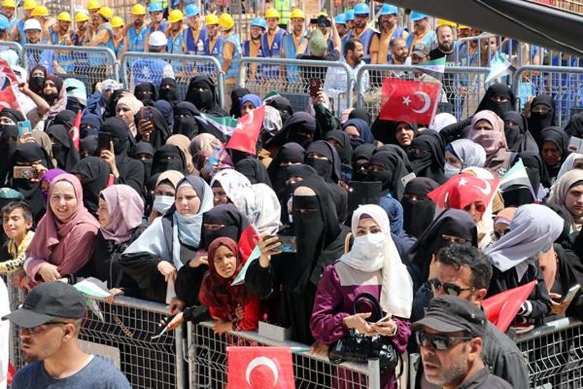 Suriyede 1 milyon sığınmacının geri dönüşü için 240 bin konut yapılacak