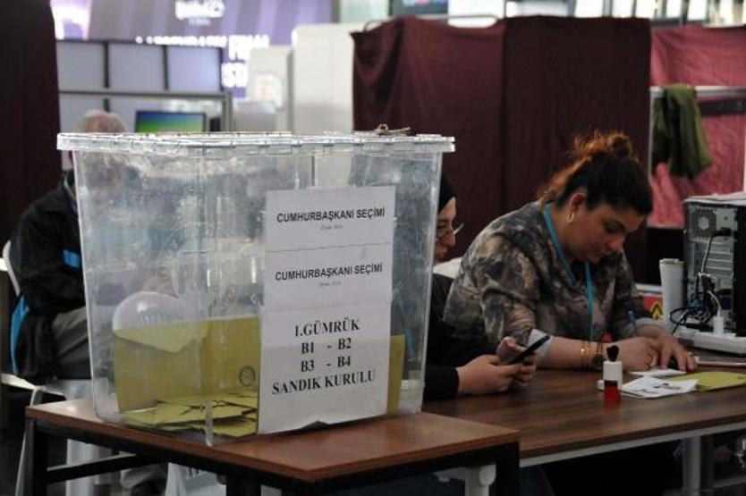 Yurt dışı yine rekor kırdı: Oy verme işlemi tamamlandı