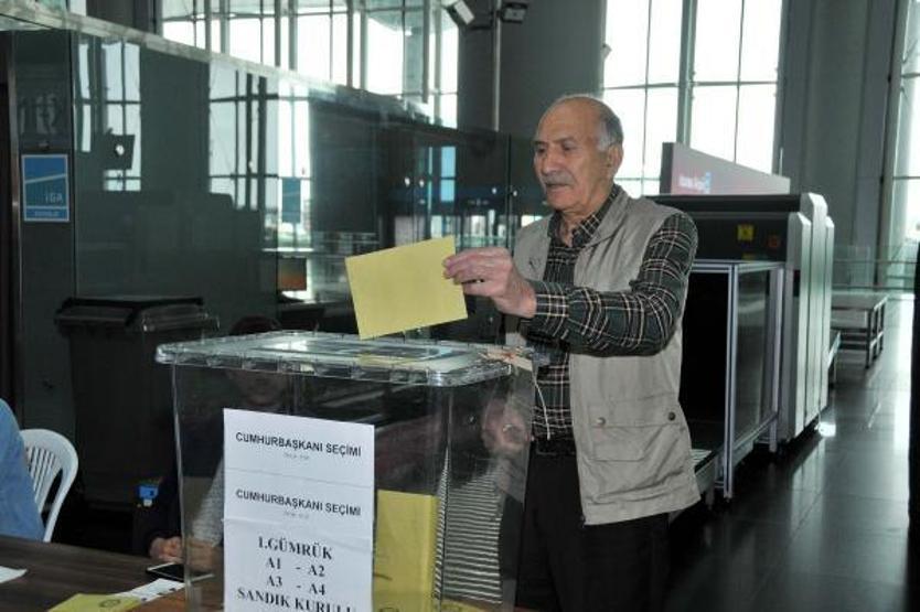 Yurt dışı yine rekor kırdı: Oy verme işlemi tamamlandı
