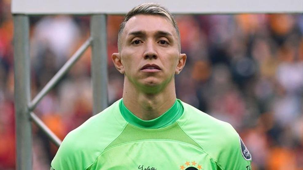Galatasarayda parfüm krizi Muslera takım arkadaşlarına bağırdı