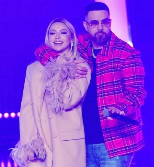 Hadise ve Murdadan poz Akıllara Mehmet Dinçerlerle nişan pozu geldi