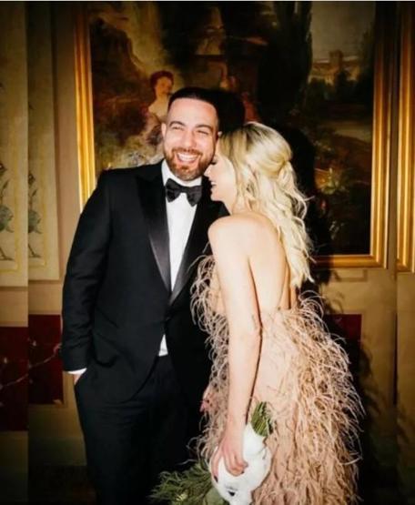Hadise ve Murdadan poz Akıllara Mehmet Dinçerlerle nişan pozu geldi