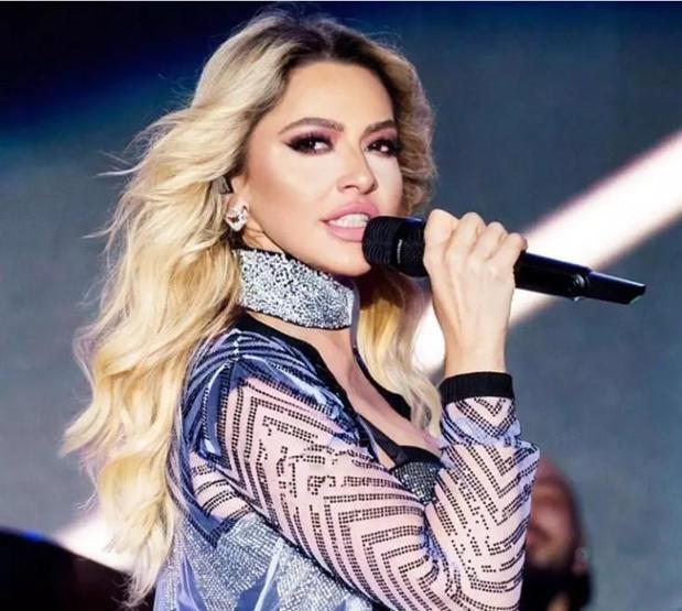 Hadise ve Murdadan poz Akıllara Mehmet Dinçerlerle nişan pozu geldi