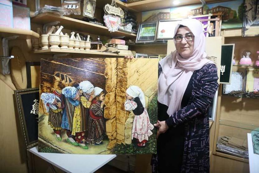 Hobi olarak başladı, ahşap dağlama sanatıyla yaptığı eserler ilgi odağı oldu