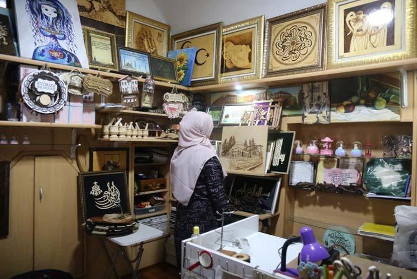 Hobi olarak başladı, ahşap dağlama sanatıyla yaptığı eserler ilgi odağı oldu