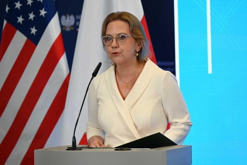 Polonyanın ilk nükleer enerji santrali için imzalar atıldı