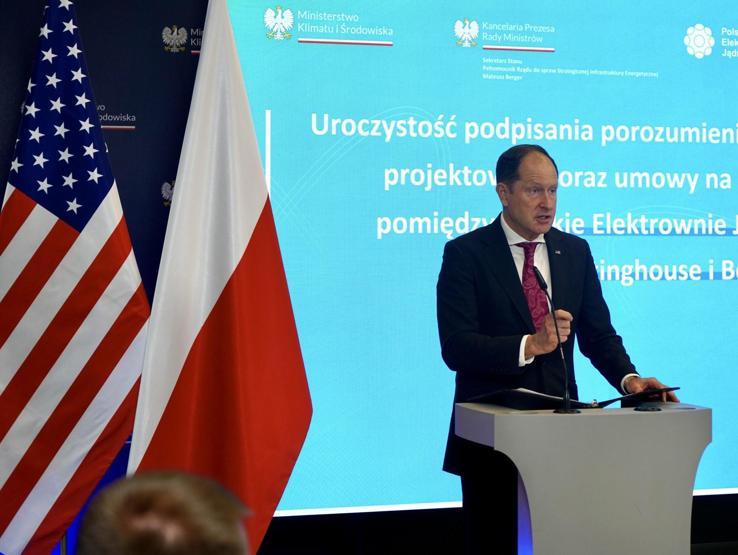 Polonyanın ilk nükleer enerji santrali için imzalar atıldı