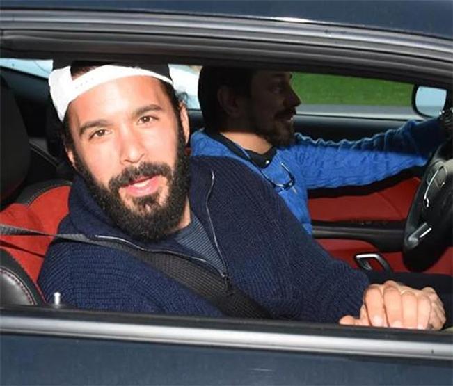 Barış Arduç ve Gupse Özayın kızlarıyla ilk Çeşme tatili