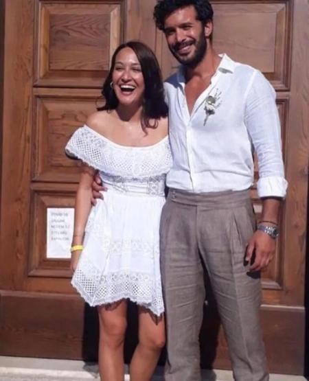 Barış Arduç ve Gupse Özayın kızlarıyla ilk Çeşme tatili