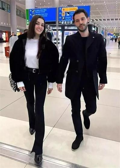 Hande Erçel ile Hakan Sabancı el ele poz verdi