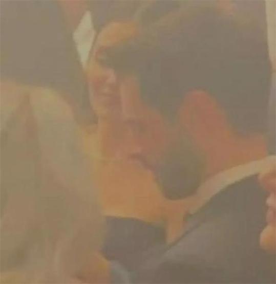 Hande Erçel ile Hakan Sabancı el ele poz verdi
