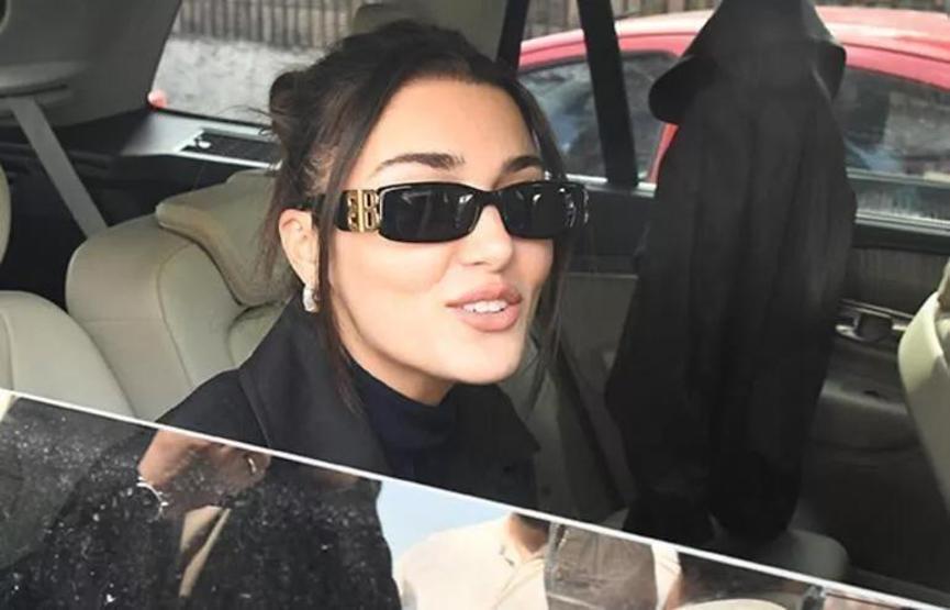 Hande Erçel ile Hakan Sabancı el ele poz verdi