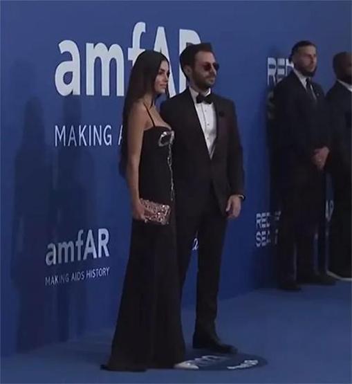 Hande Erçel ile Hakan Sabancı el ele poz verdi