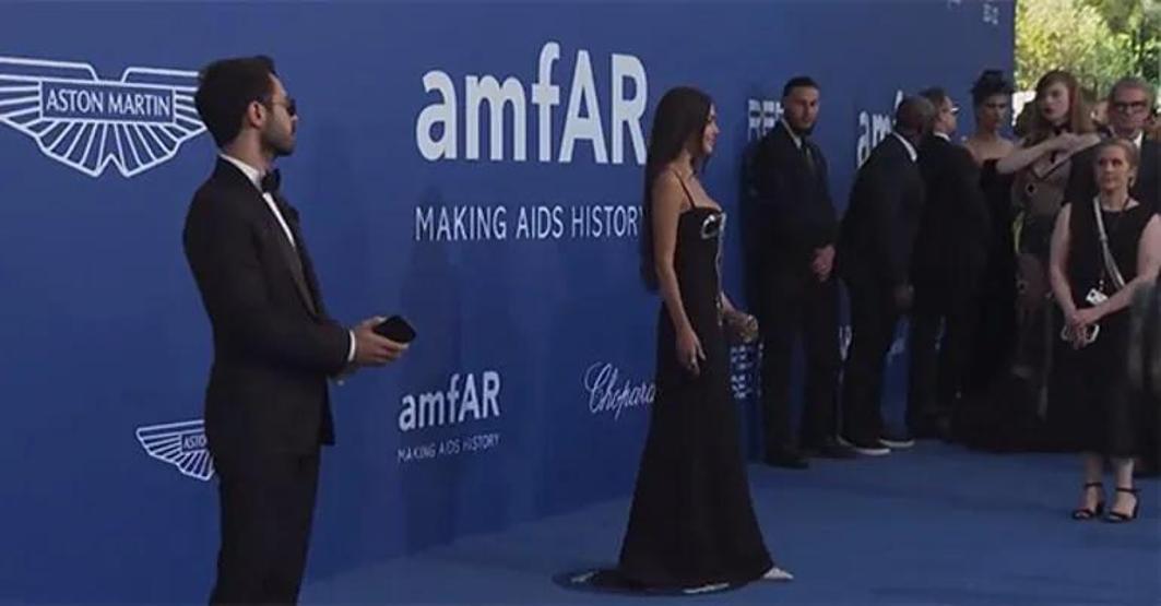 Hande Erçel ile Hakan Sabancı el ele poz verdi