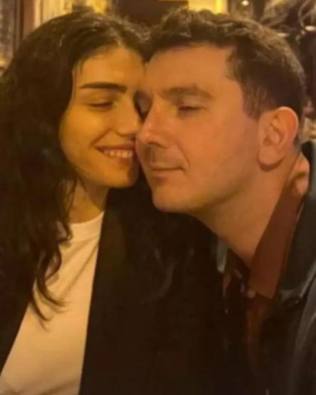 Hazar Ergüçlüden aşk pozu