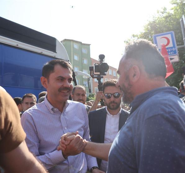 Bakan Kurum, Çekmeköyde ünlü futbolcularla bir araya geldi