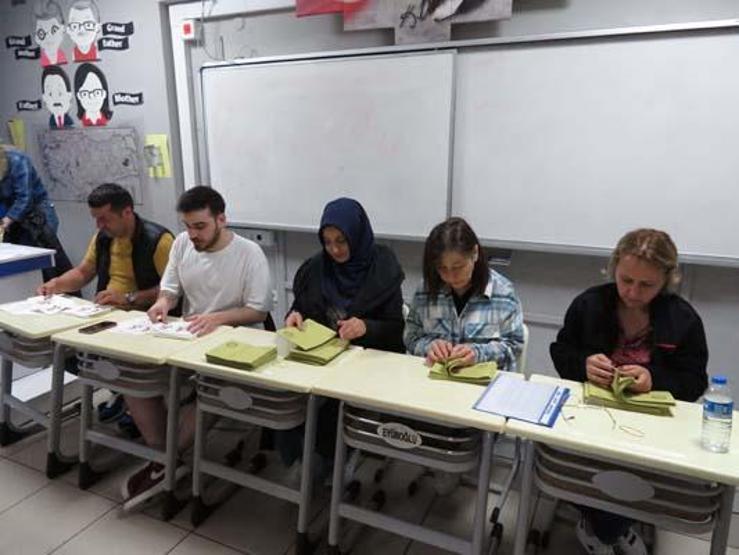 Sandık yemini ederek göreve başladılar