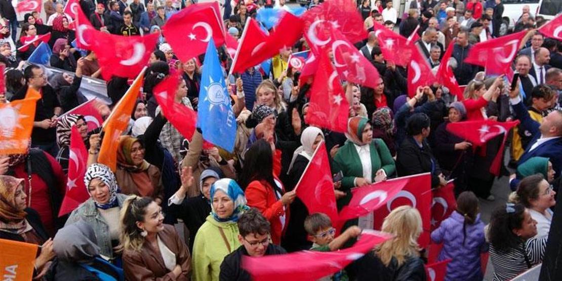 Erdoğanın seçim zaferinin ardından Türkiyeden seçim kutlaması manzaraları