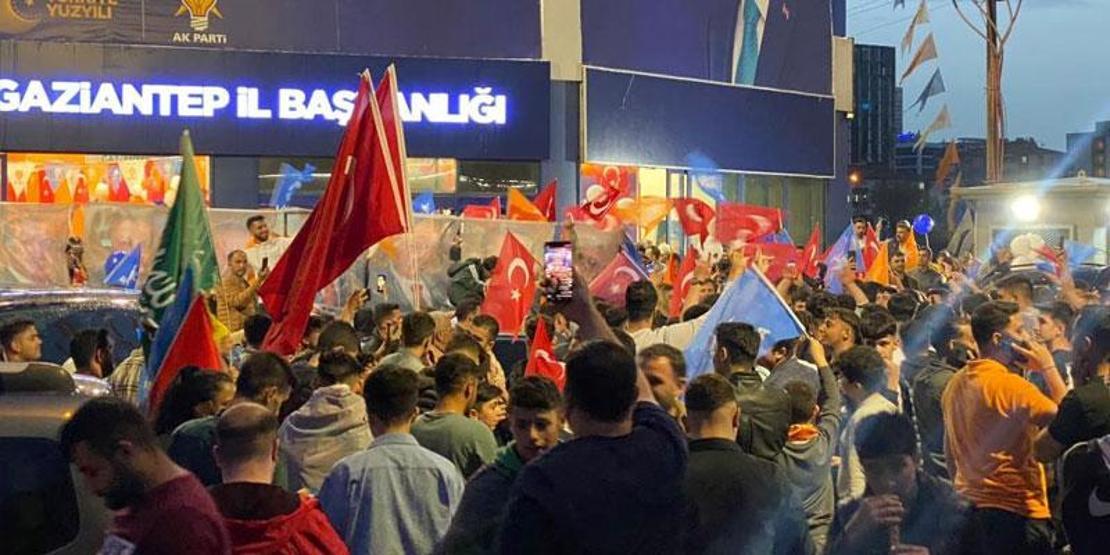 Erdoğanın seçim zaferinin ardından Türkiyeden seçim kutlaması manzaraları