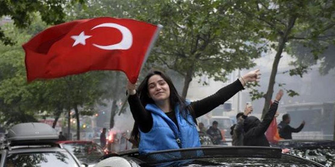 Erdoğanın seçim zaferinin ardından Türkiyeden seçim kutlaması manzaraları