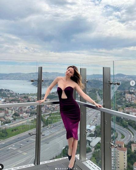 Demet Şener’in gelinlik paylaşımı sosyal medyayı salladı