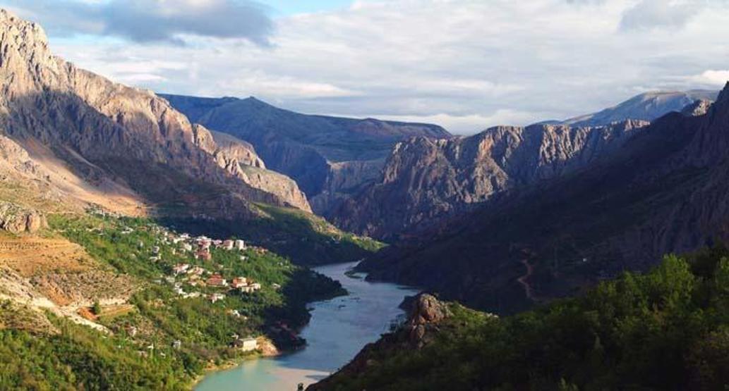 Yaz aylarında ilçe nüfusunun 10 katı ziyaretçi ağırlıyor