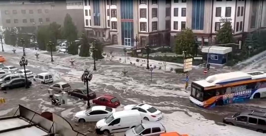 Son dakika.. Bugün için saat verildi Ankarada yeniden sel alarmı