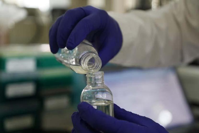 Kanser hastası annesi ve ablası için doğal yağlı, güneş koruyuculu dezenfektan geliştirdi