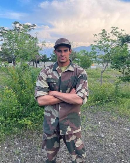 Aşk-ı Memnunun Bülenti Batuhan Karacakaya asker oldu