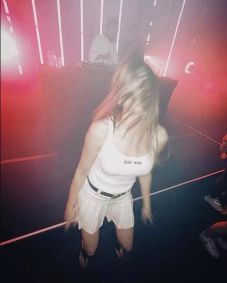 Serenay Sarıkayanın dansı gündeme bomba gibi düştü