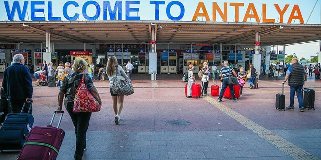 Antalyaya turist akını Sezona rekor başlangıç