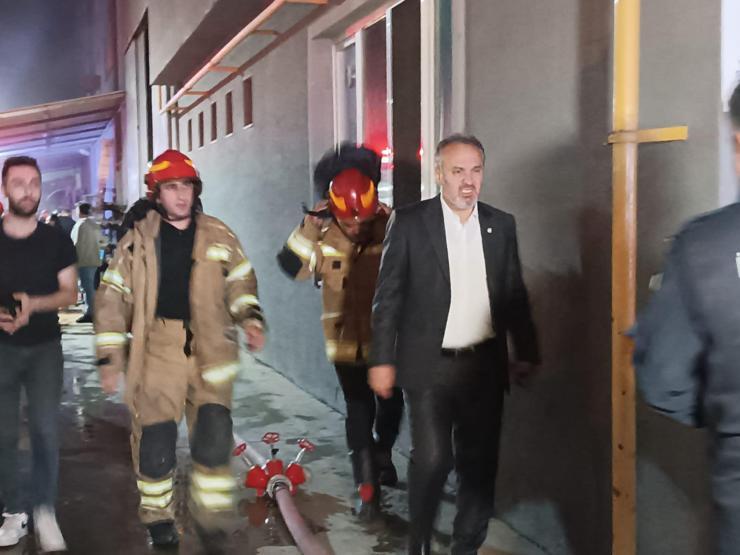 Bursada fabrika yangını 100ü aşkın personelle müdahale ediliyor