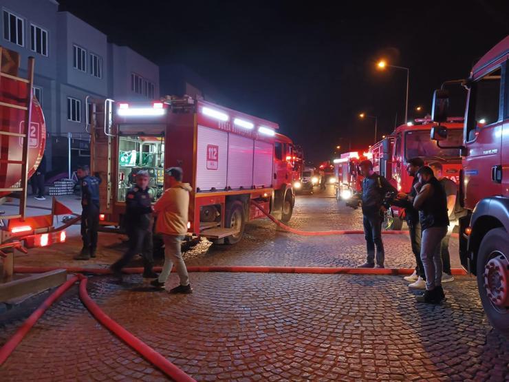 Bursada fabrika yangını 100ü aşkın personelle müdahale ediliyor