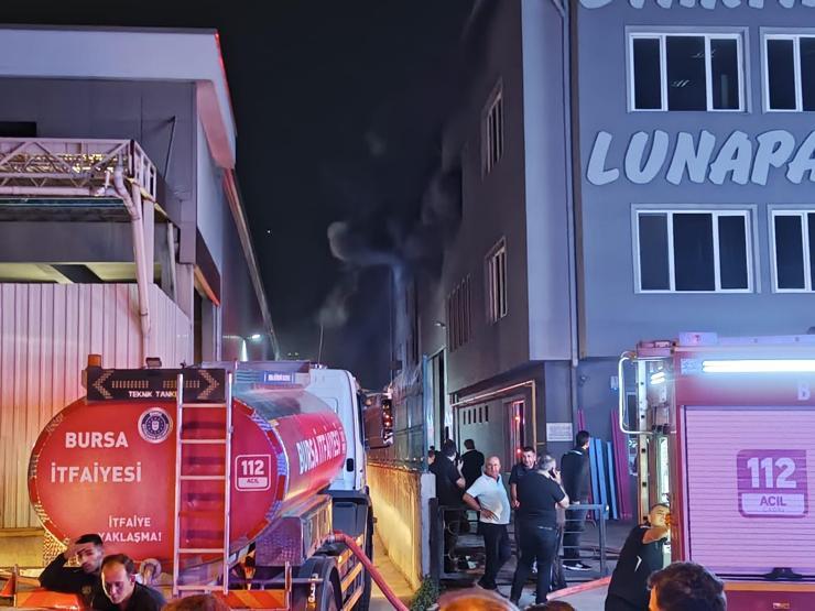 Bursada fabrika yangını 100ü aşkın personelle müdahale ediliyor
