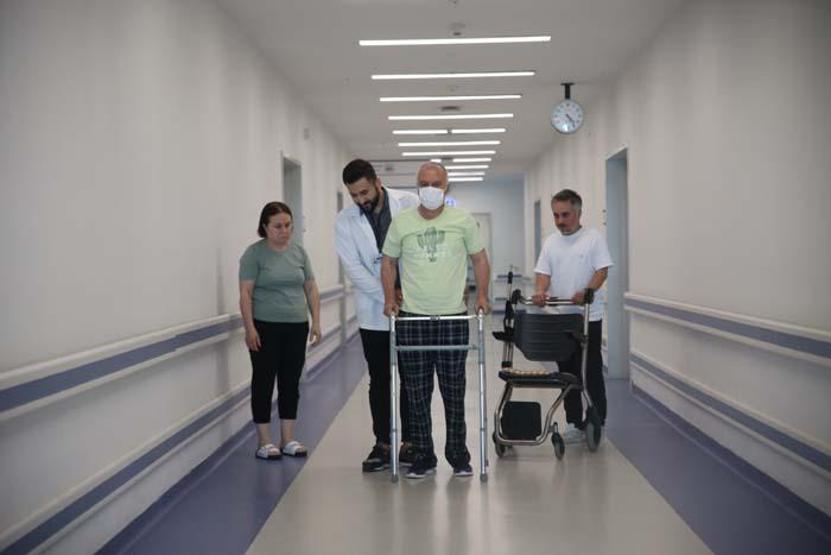 Yürümesi çok zor dediler, 5 ayda ayağa kalktı