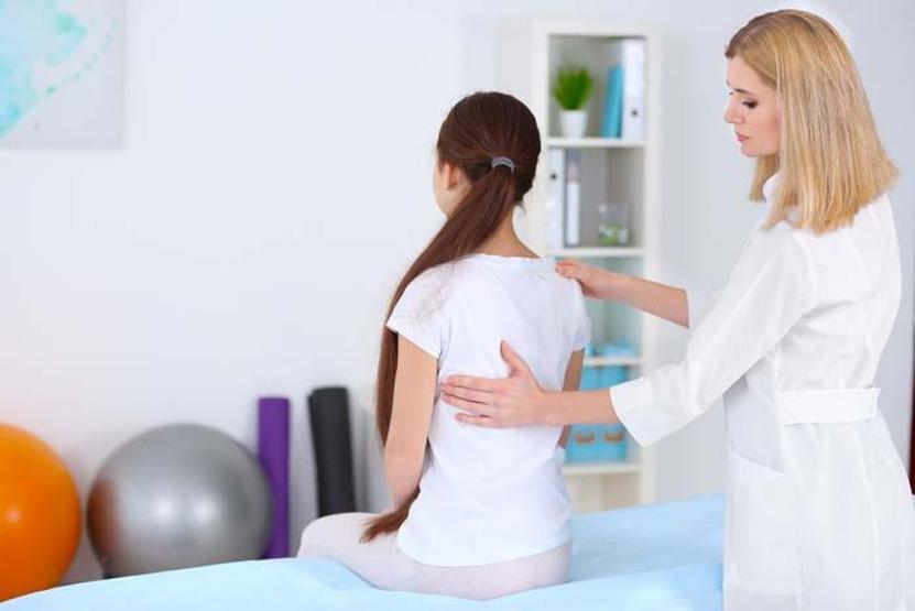 Dik durmada zorluk çekme, kıyafetlerin vücuda tam oturmaması gibi sıkıntı yaşıyorsanız sebebi bu hastalık olabilir