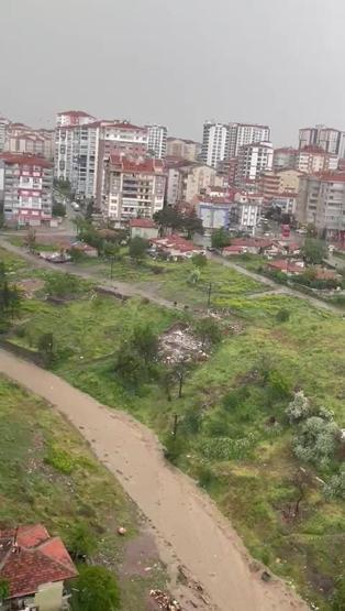 Ankarada sağanak; yollar göle döndü
