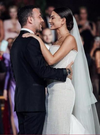 Demet Özdemir sezonu açtı Bikinili pozlarına yorum yağdı