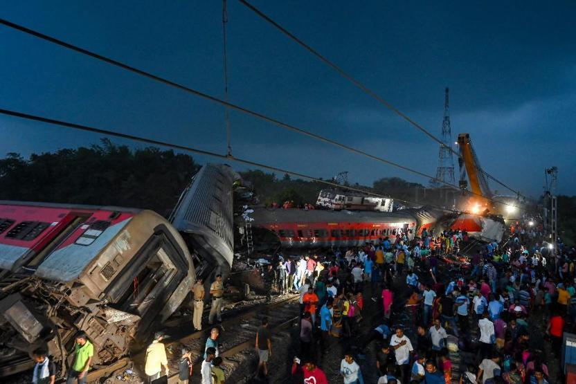 Hindistanda son 20 yılın en büyük tren kazası: Can kaybı 294’e çıktı