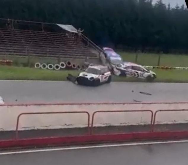 Pist Şampiyonasında yürekleri ağza getiren kaza