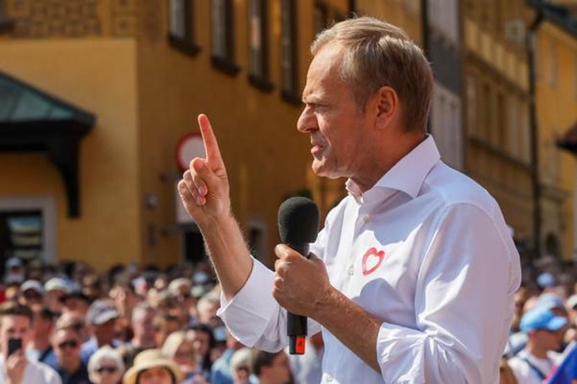 Polonyada binlerce kişi sokaklara döküldü