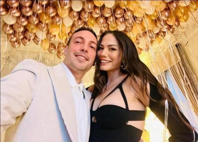 Demet Özdemirden su altında bikinili poz