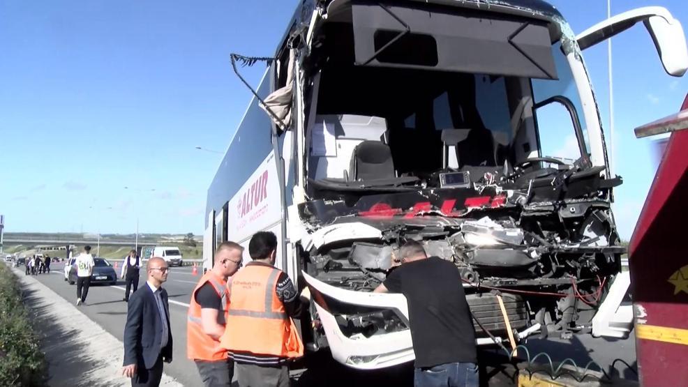 THY personelini taşıyan servis kaza yaptı: 20den fazla yaralı